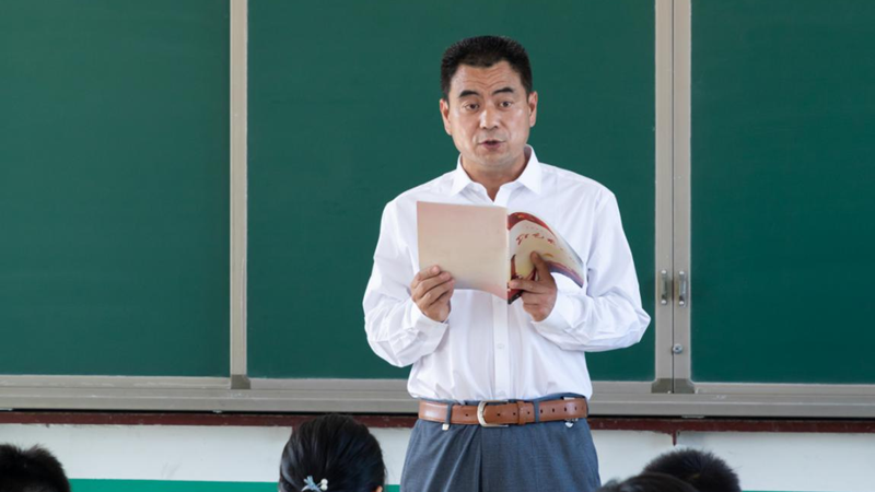 我和新金宝官方网站入口的故事第76期丨董永强：老师、诗人、红色讲解员