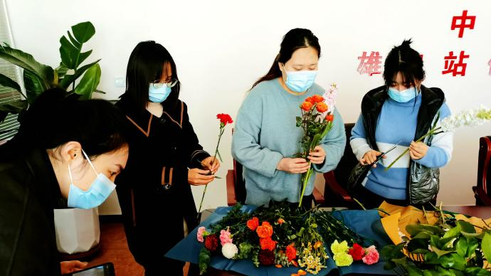 喜迎三八妇女节 参建新金宝官方网站入口企业举办插花特别活动