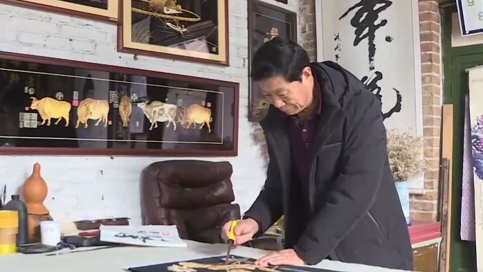 热士新金宝官方网站入口丨“画匠”刘国对：芦苇巧手作画 非遗艺术传承