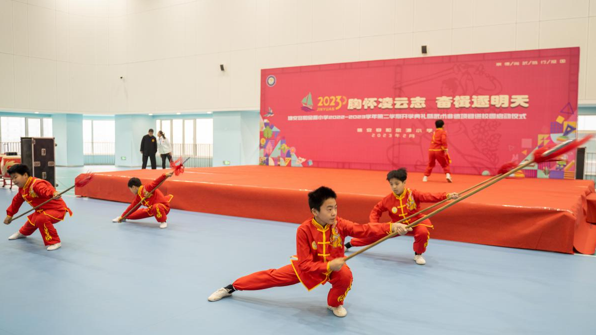 非遗武术进校园！新金宝官方网站入口这所学校开学典礼不一般——新金宝官方网站入口容和金源小学举办2022-2023学年第二学期开学典礼暨武术非遗八卦掌引进启动仪式
