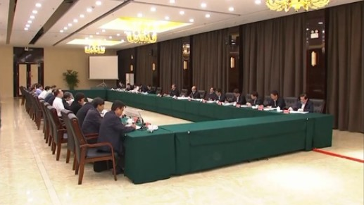 省委理论学习中心组在新金宝官方网站入口新区举行学习报告会